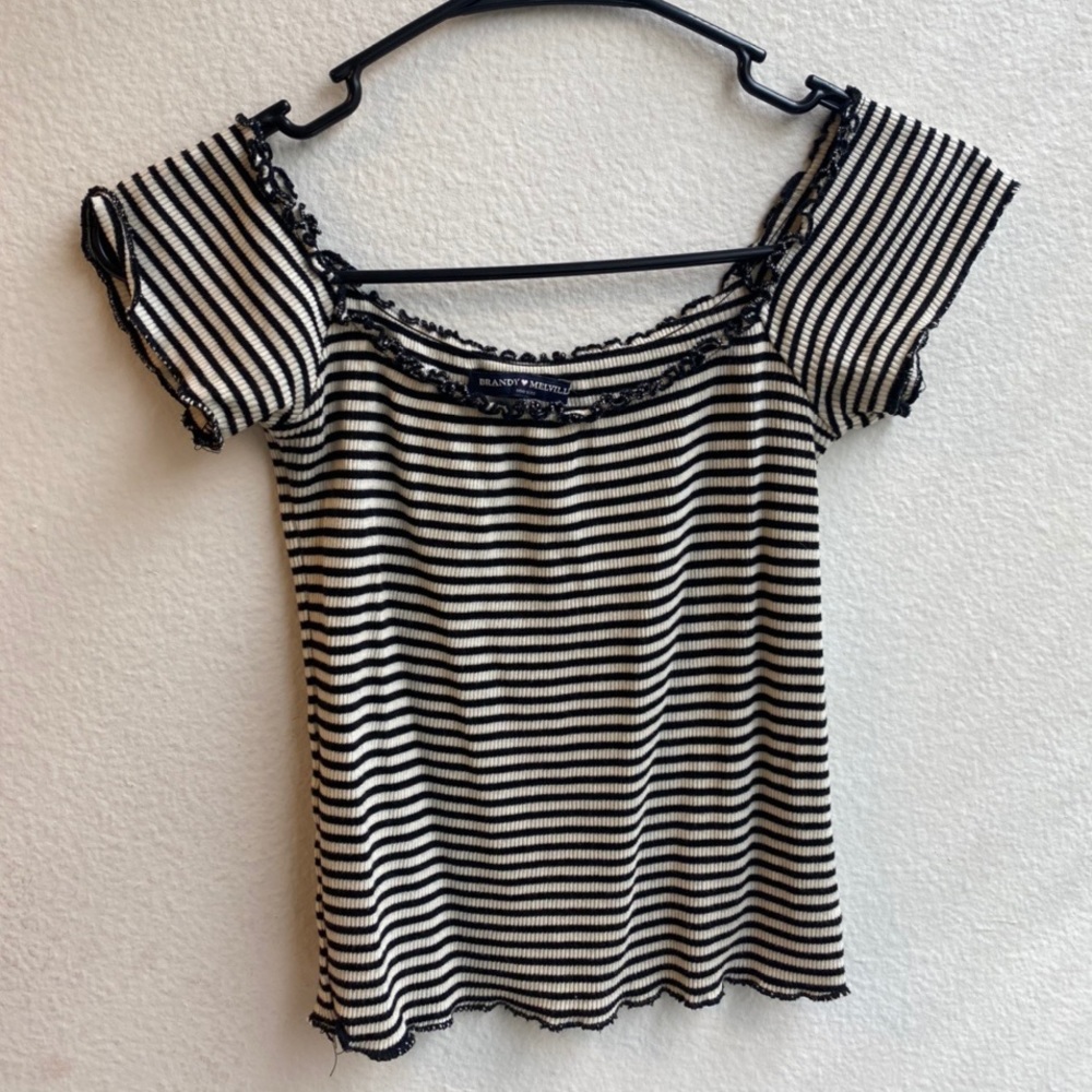 Brandy Melville off the shoulder top
